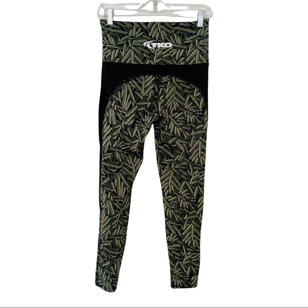 TKO Knockout Leaf Print Workout Leggings Size Medium
